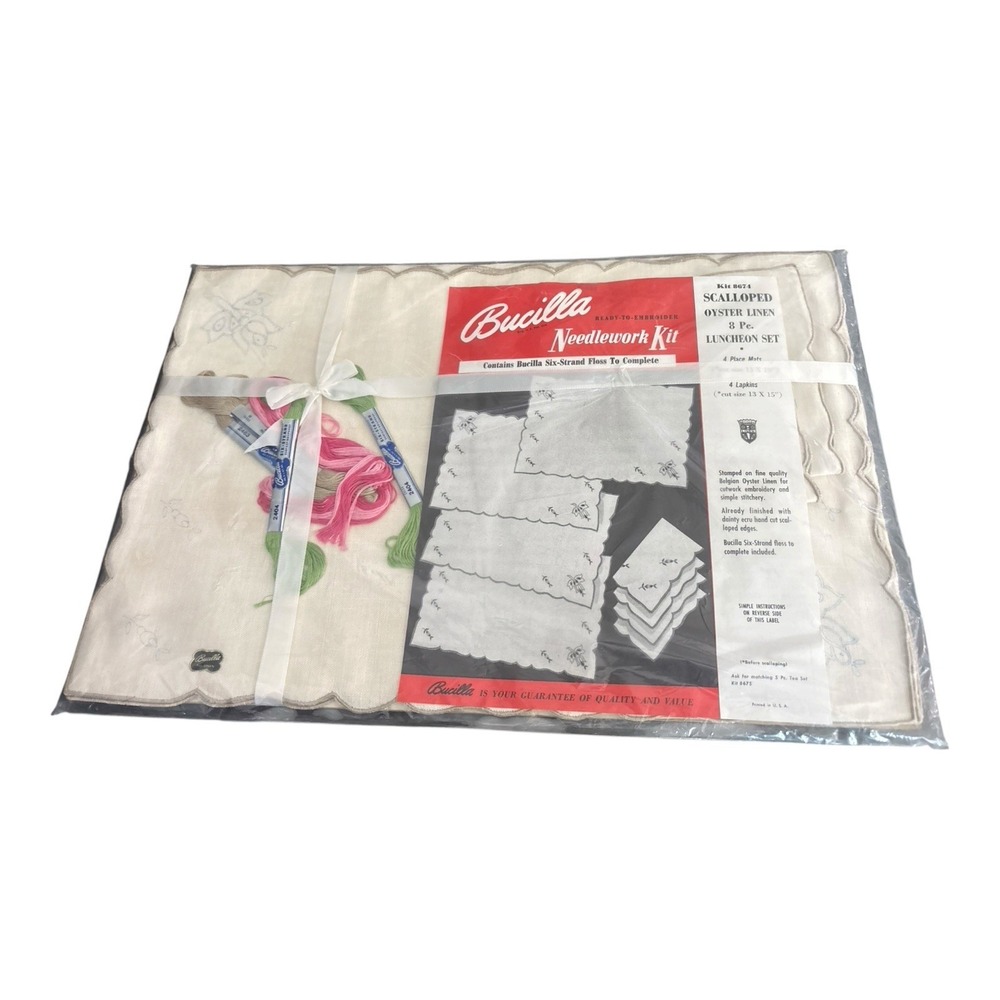 Bucilla Needlework Kit 8 Pc Scalloped Oyster Linen Placemats Lapkins Napkins NOS